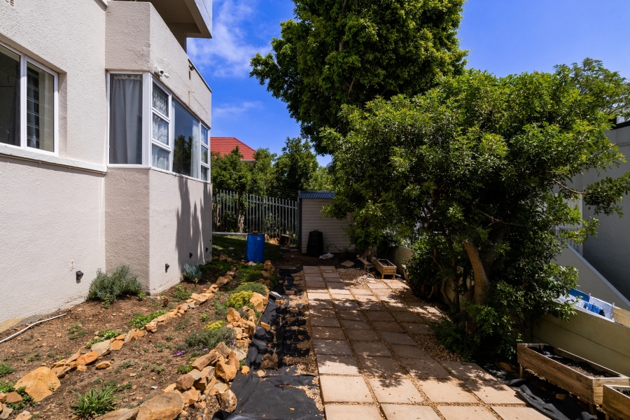 2 Bedroom Property for Sale in Vredehoek Western Cape